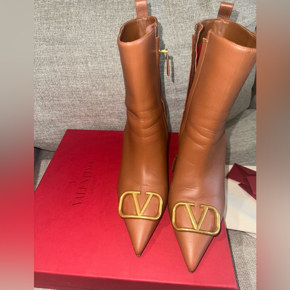 Authentic Valentino Garavani Leather VLogo 80 Ankle Bootie size 39